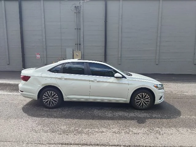Used 2021 Pure White Volkswagen 1.4T SE image 2