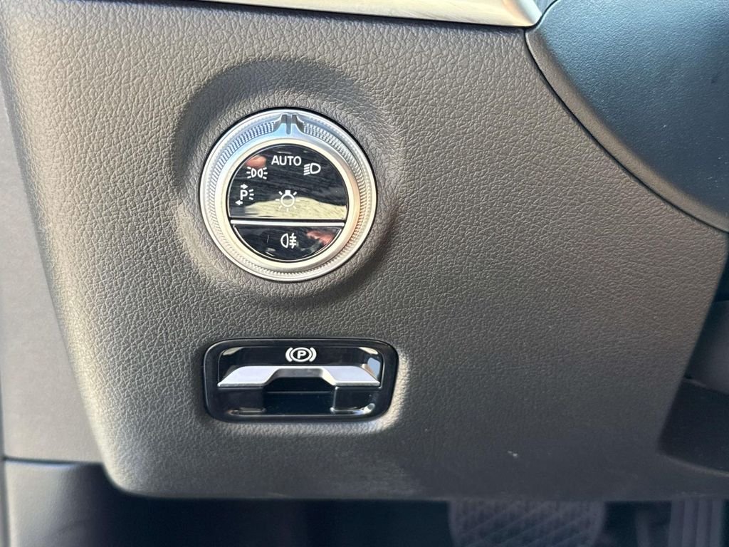 Certified Used 2025 Polar White Mercedes-Benz C 300 image 43