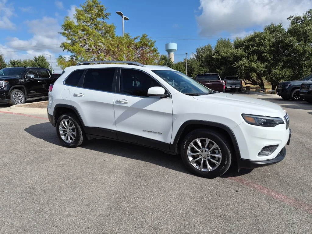Used 2021 White Jeep Latitude Lux image 12