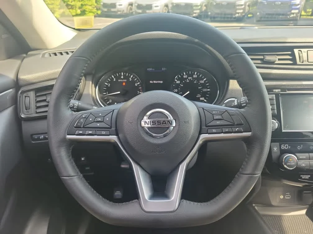 Used 2018 Brilliant Silver Nissan SV image 10