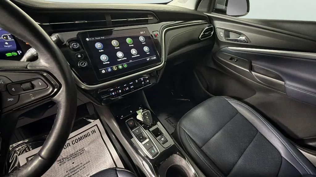 Used 2023 Silver Flare Metallic Chevrolet LT image 19