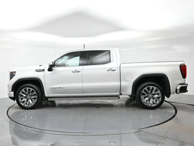 Used 2025 White Frost Tricoat GMC Denali image 4