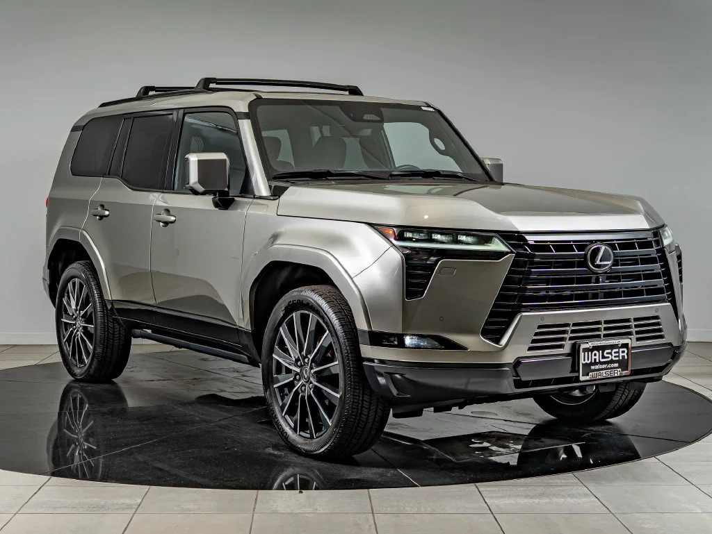 Used 2024 Silver Lexus 550 Luxury+ image 3
