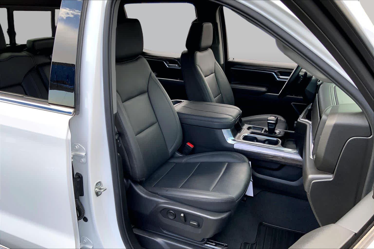 Used 2026 Summit White Chevrolet LTZ image 8