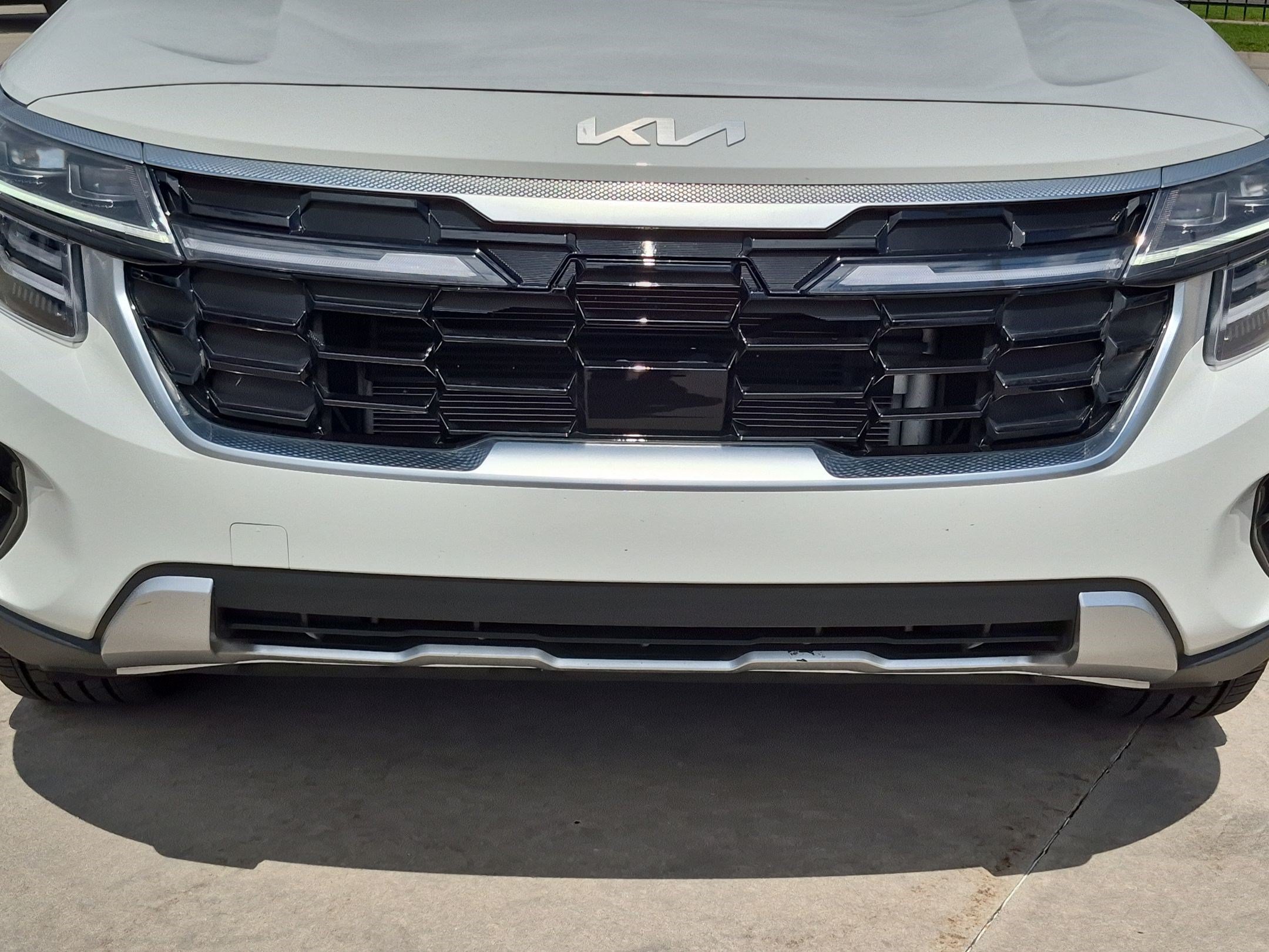 Used 2024 Clear White/Black Roof Kia SX image 9