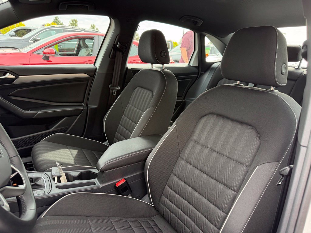 Used 2024 Pure White Volkswagen 1.5T Sport image 15