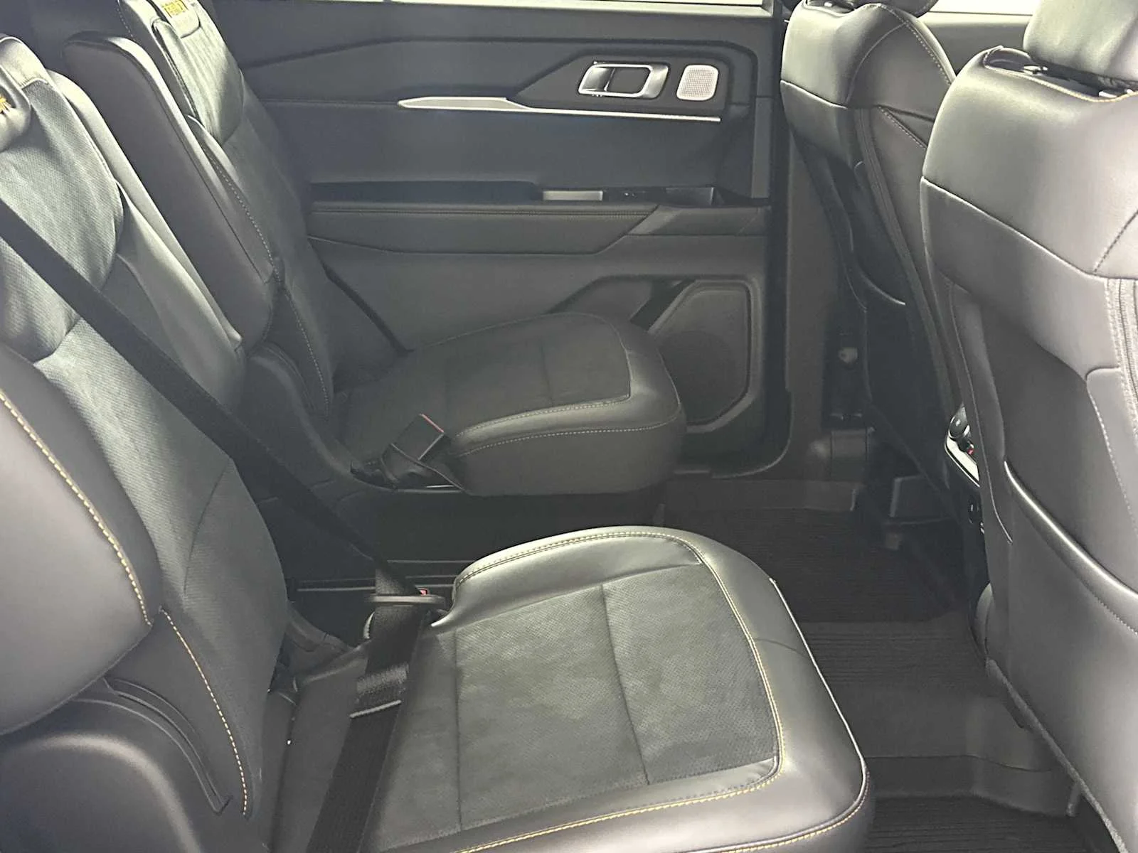 New 2026 Star White Metallic Tri-Coat Ford Tremor image 18