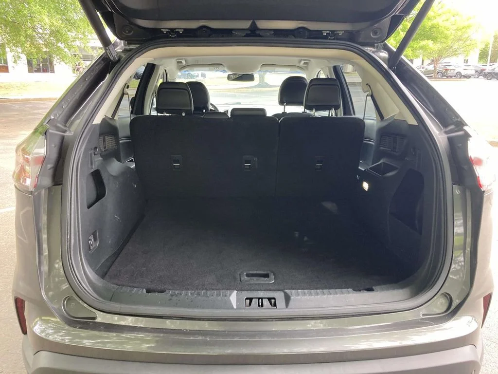 Used 2019 Gray Ford SEL image 8