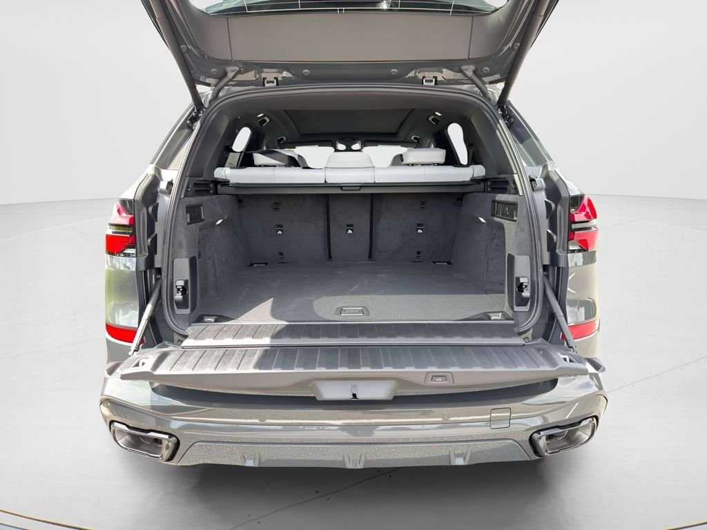 New 2026 Dravit Grey Metallic BMW xDrive40i image 18