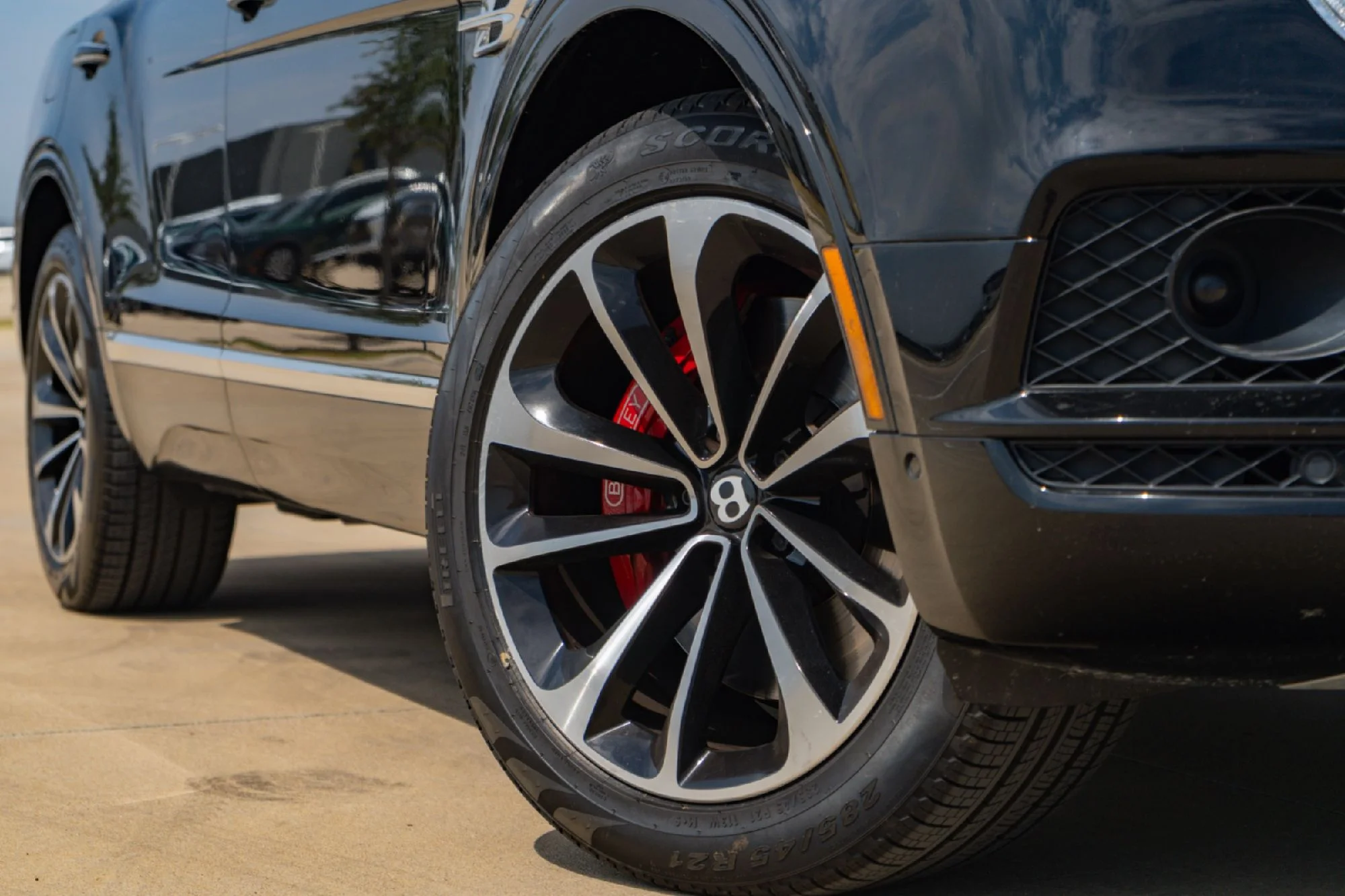 Used 2019 Black Bentley V8 image 2