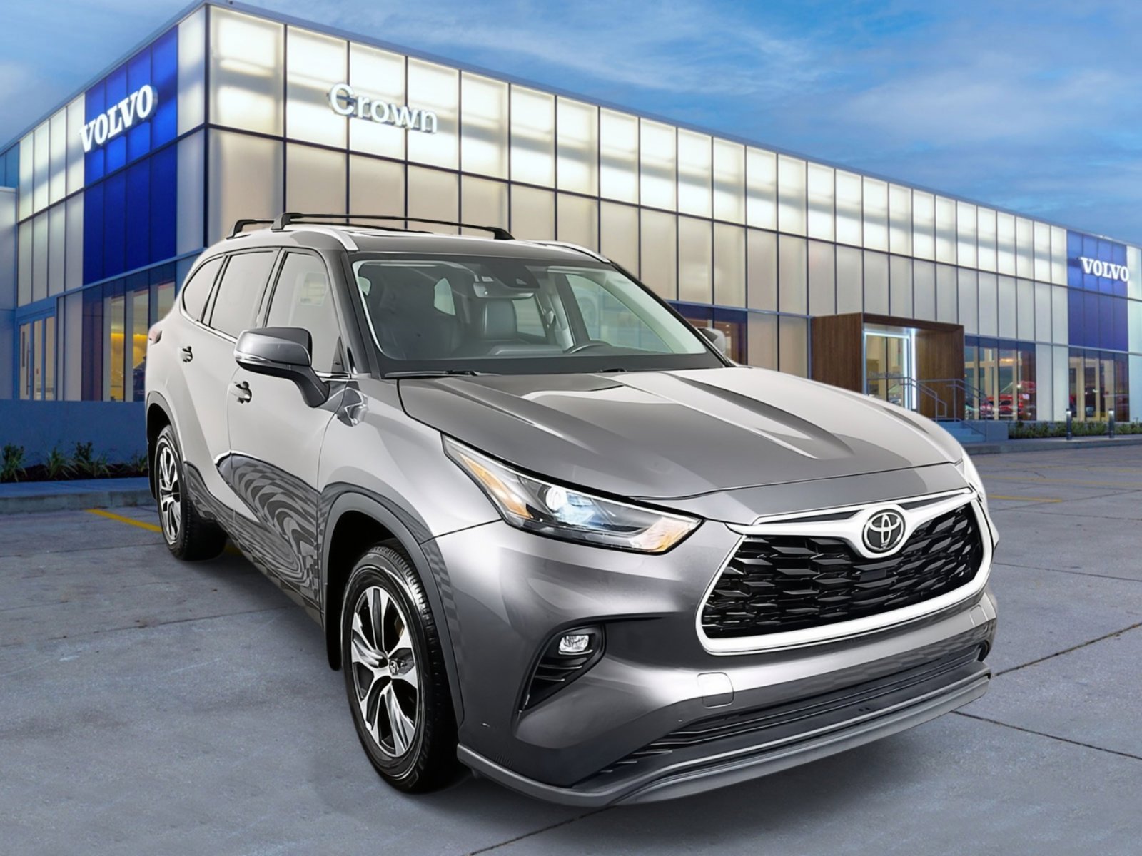 2022 Toyota Highlander XLE photo 2