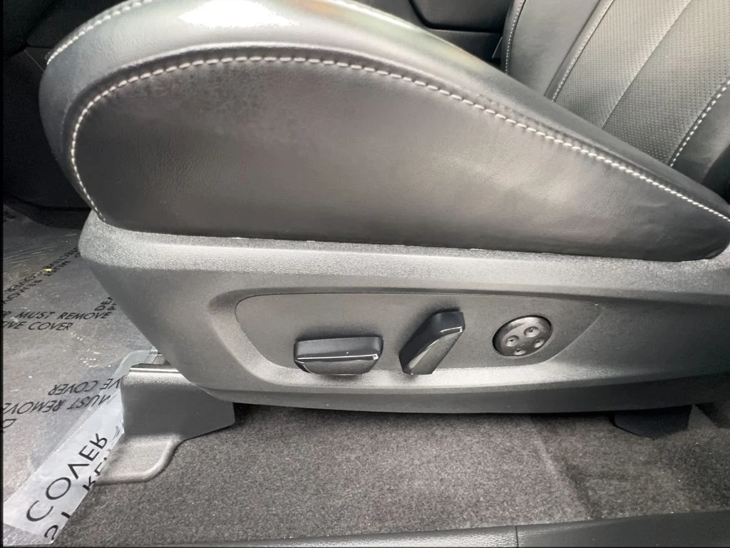 Used 2025 Gray INFINITI LUXE image 23