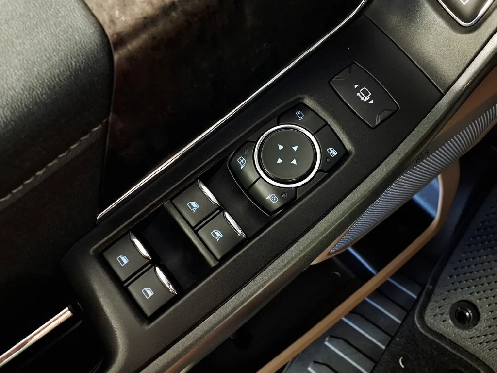 Used 2023 Black Ford Lariat image 25