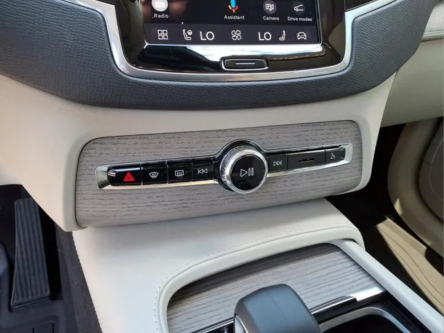 Used 2024 White Volvo T8 Plus Bright Theme 7 Passenger image 26