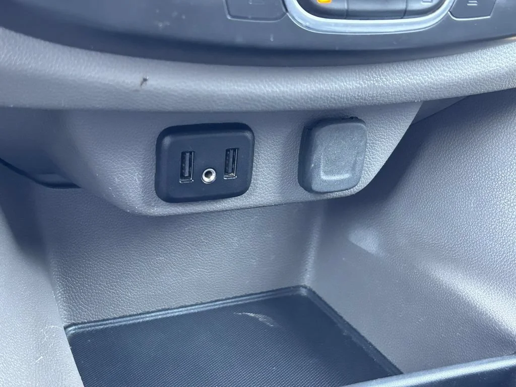 Used 2021 SUMMIT WHITE Chevrolet LT Cloth image 27