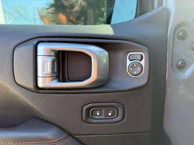 Used 2020 Sting-Gray Clearcoat Jeep Rubicon image 16