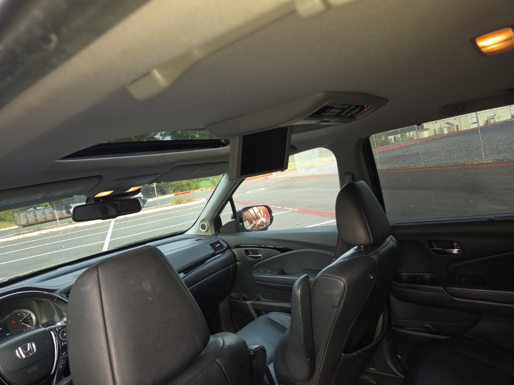 Used 2016  Honda Touring image 17