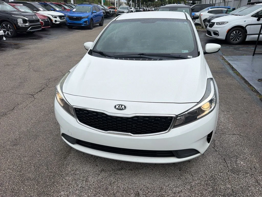 Used 2018 Clear White Kia S image 3