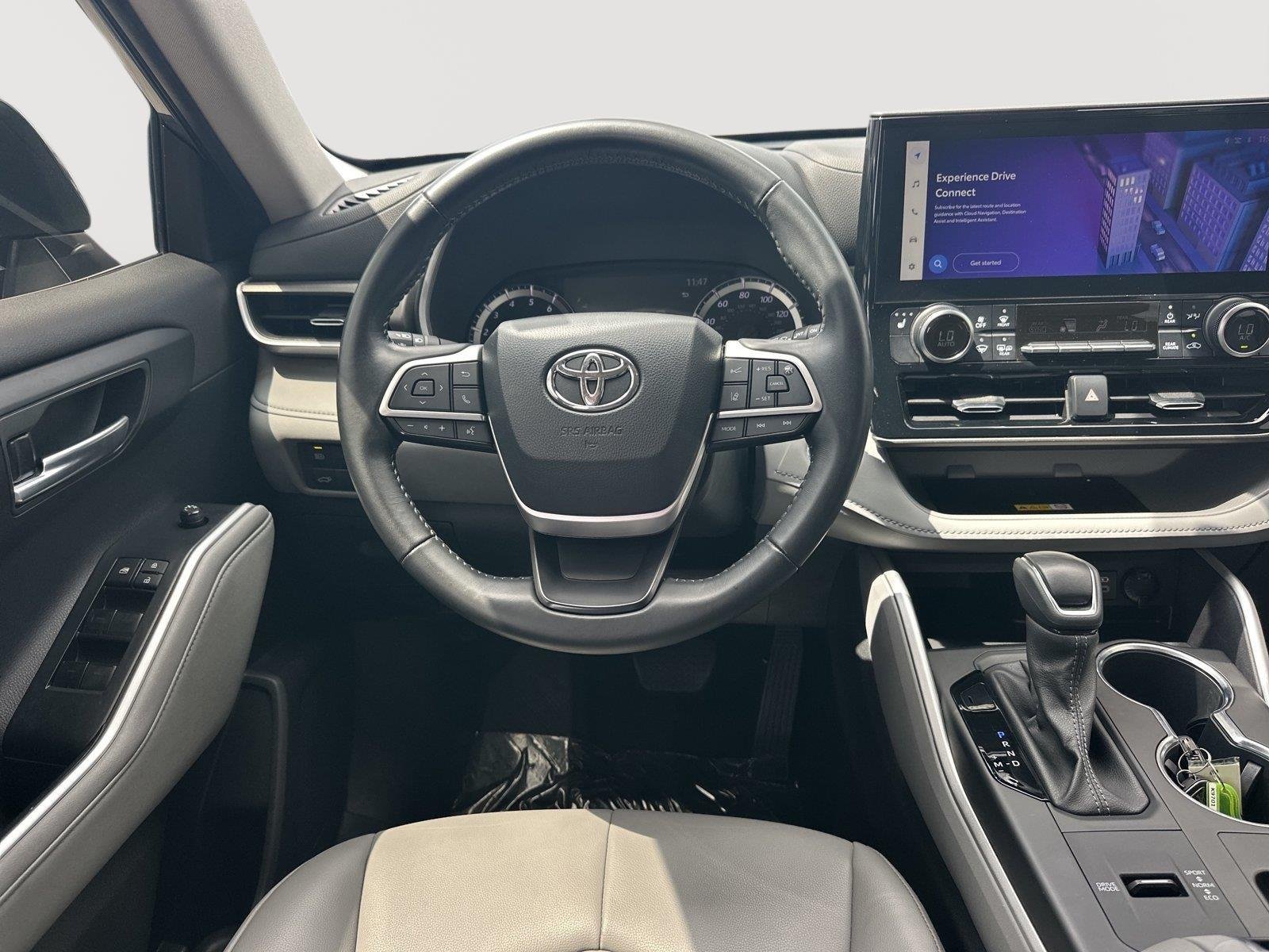 Used 2023 Moon Dust TOYOTA XLE image 19