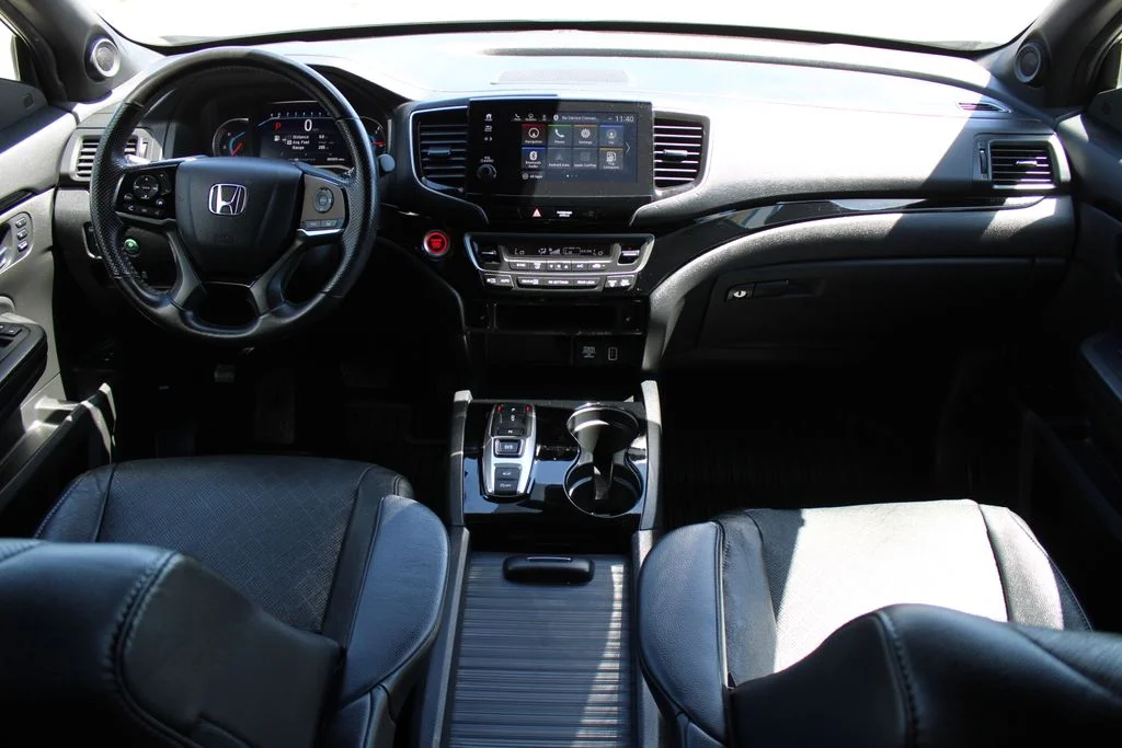 Used 2020 Lunar Silver Metallic Honda Touring image 14