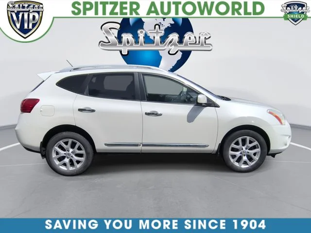 Used 2013 White Nissan SL image 11