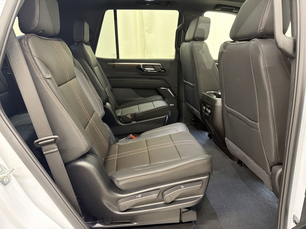 New 2026 Polar White Tricoat Chevrolet High Country image 20