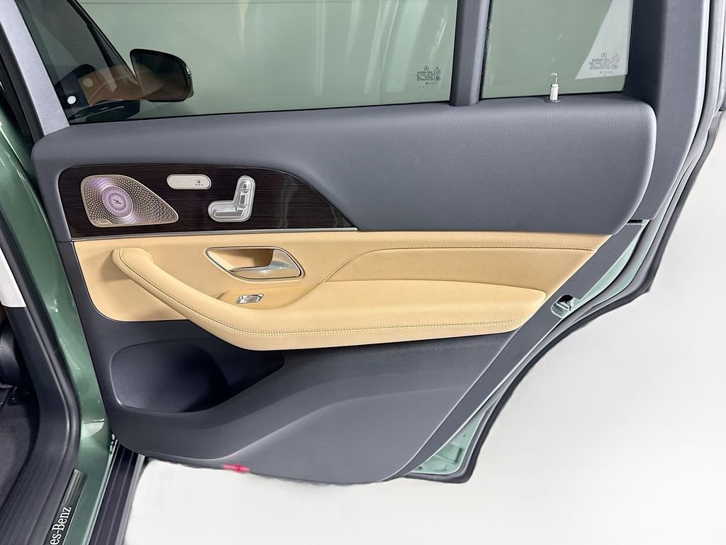 New 2026 MANUFAKTUR Ireland Mid Green Metallic Mercedes-Benz GLS 450 image 29