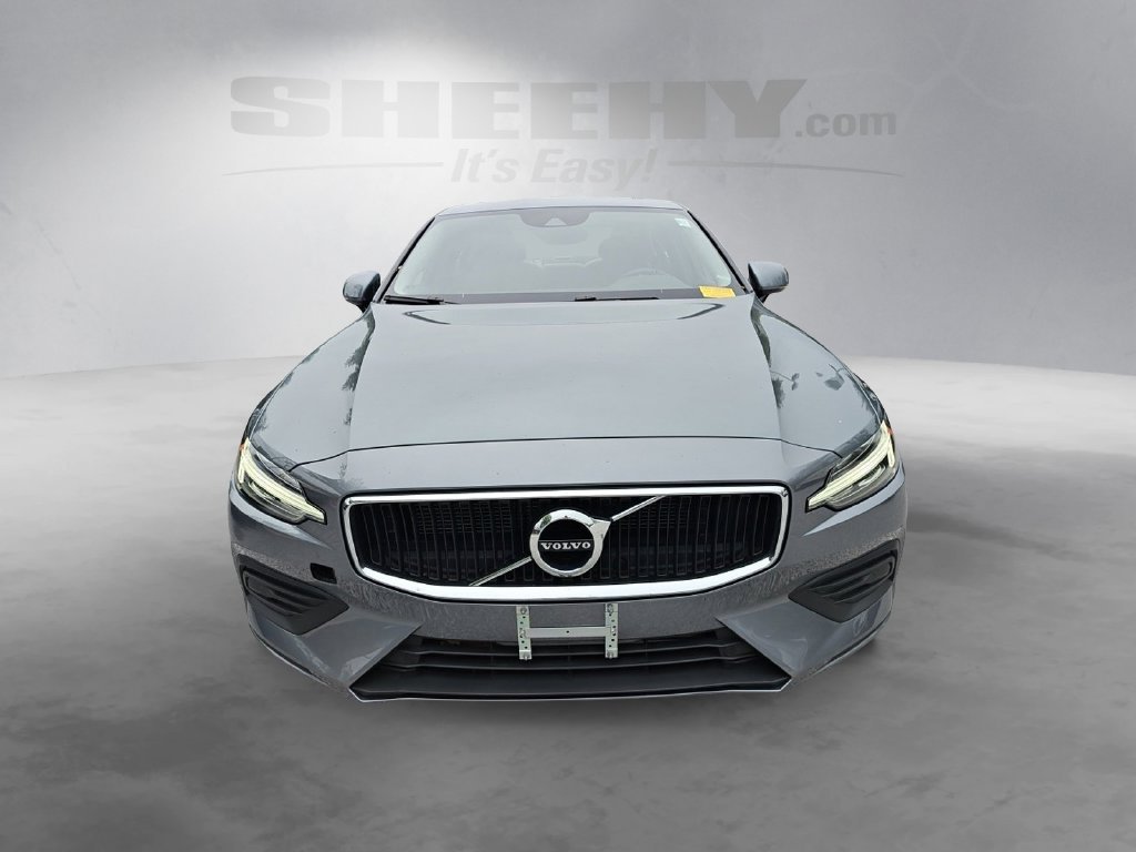 Used 2020 Gray Volvo T5 Momentum image 18