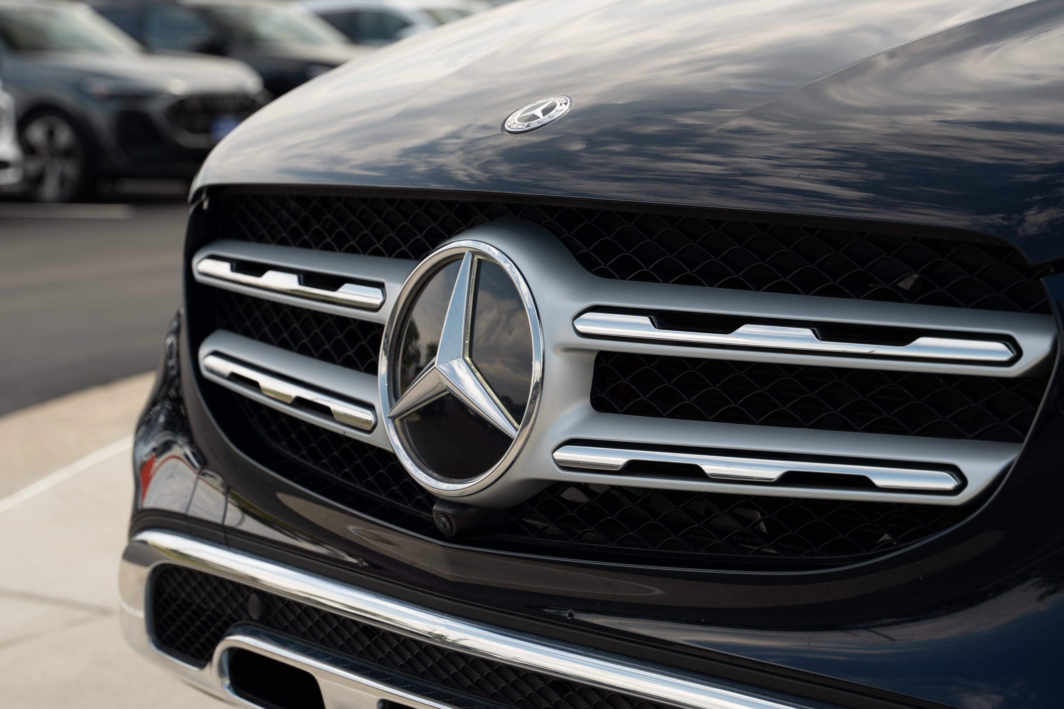 Used 2020 Lunar Blue Metallic Mercedes-Benz GLC 300 image 33