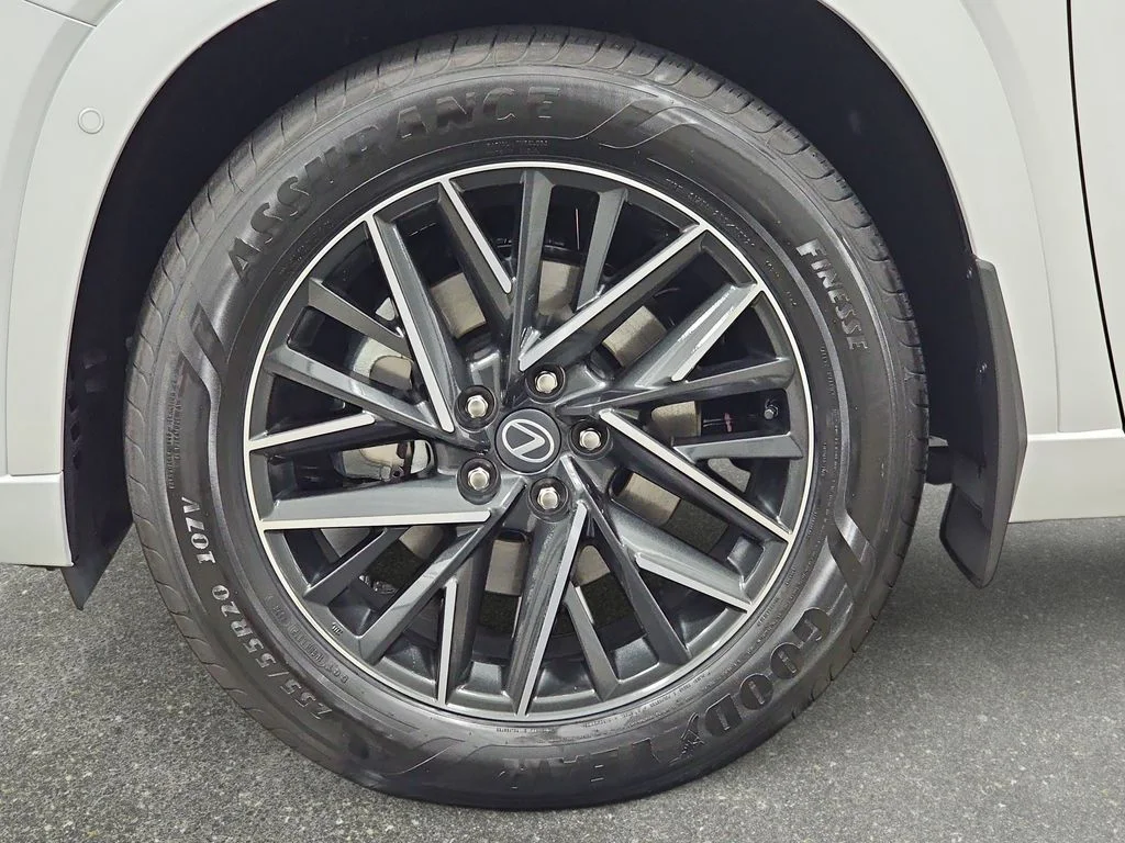 New 2026 Wind Chill Pearl Lexus PREMIUM AWD image 31