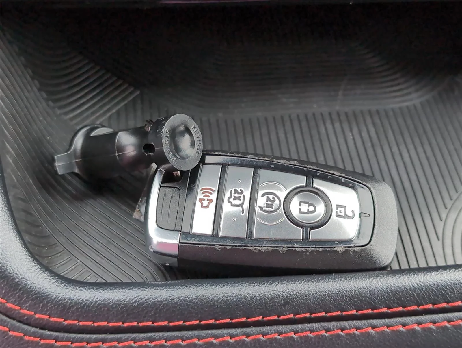 Used 2025 Carbonized Gray Ford ST-Line image 17