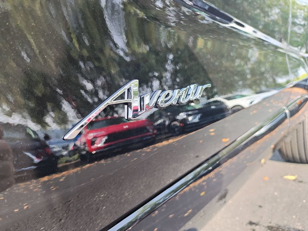 New 2026 Ebony Twilight Metallic Buick Avenir image 26