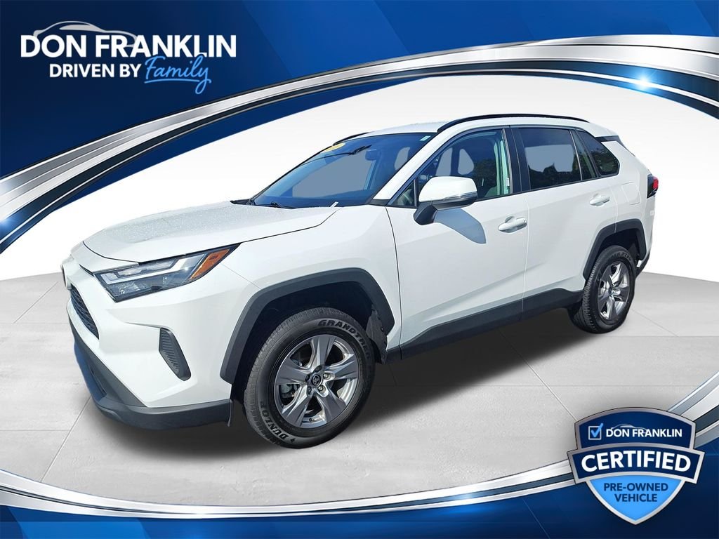 Used 2025 White Toyota XLE image 1