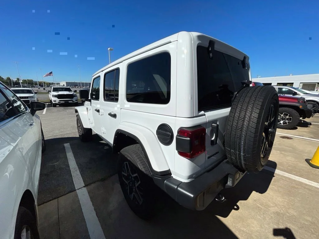 Used 2025 White Jeep Sahara image 14