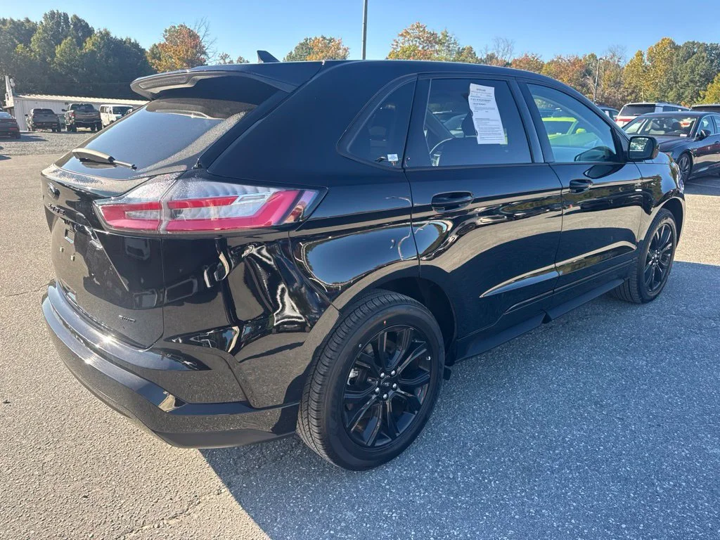 Used 2024 Black Ford SE image 6