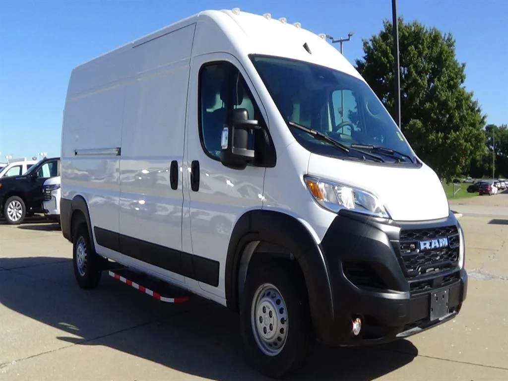 Used 2025 Bright White Clear Coat (pw7) RAM Tradesman 2500 image 4
