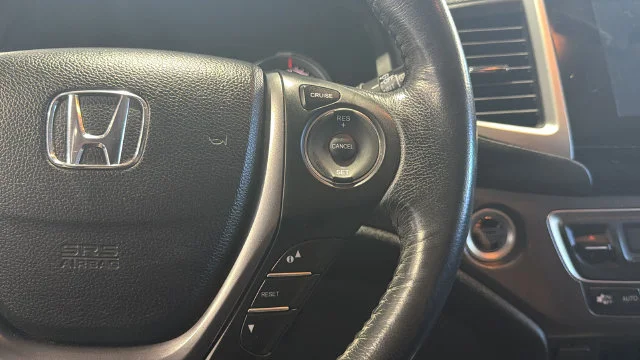 Used 2017 White Honda EX-L image 22