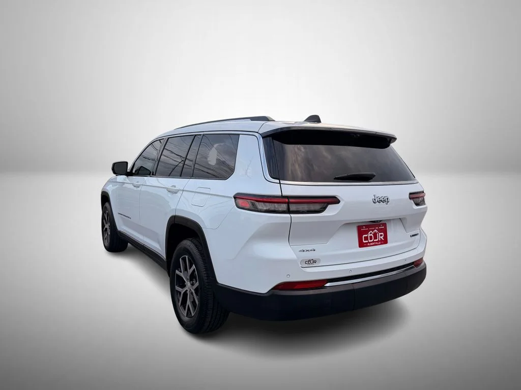 Used 2024 White Jeep Limited image 3