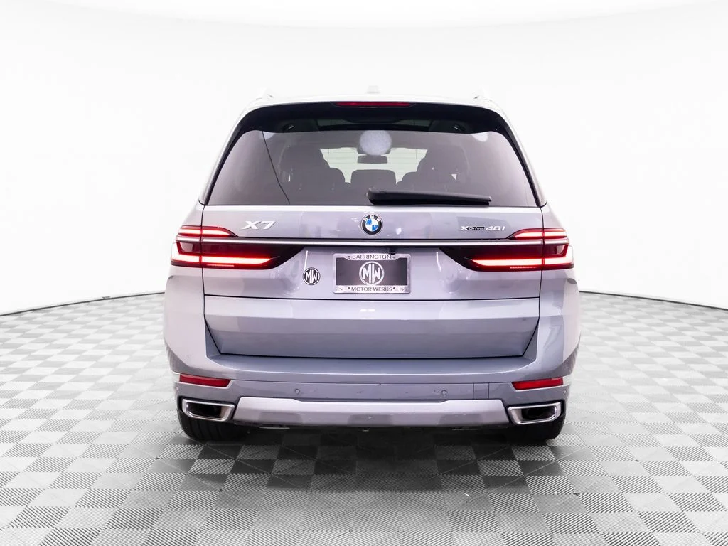 Used 2024 Gray BMW xDrive40i image 4