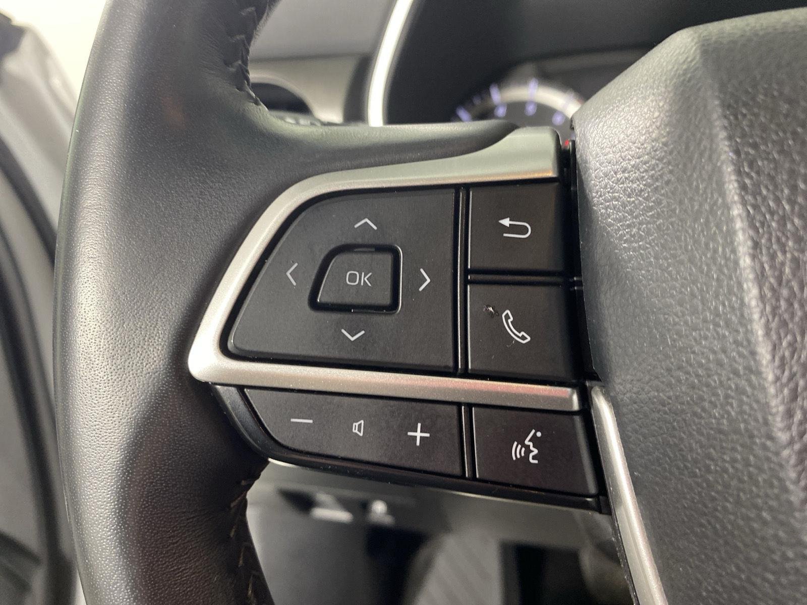 Used 2023 Wind Chill Pearl Toyota XLE image 24