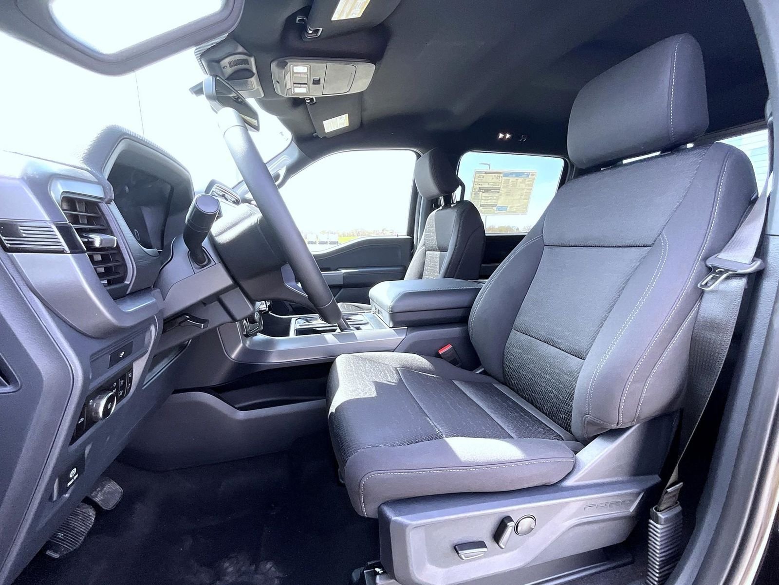 New 2026 Agate Black Metallic Ford XLT image 9