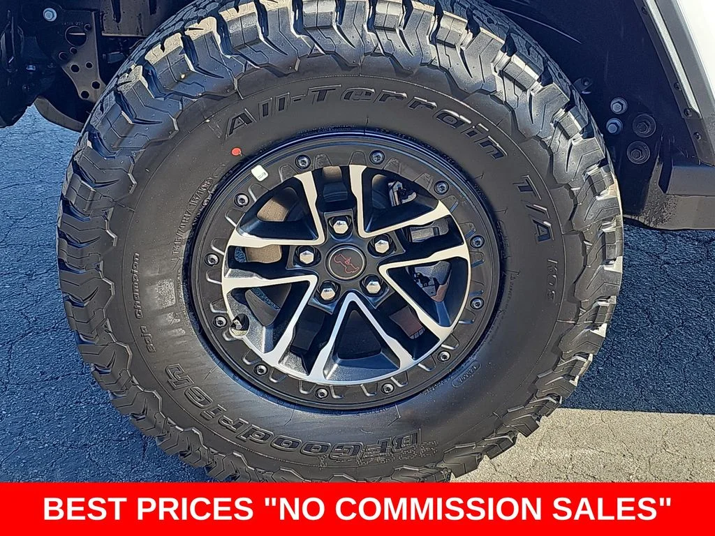 New 2026 Bright White Clear-Coat Exterior Paint Jeep Rubicon X image 33