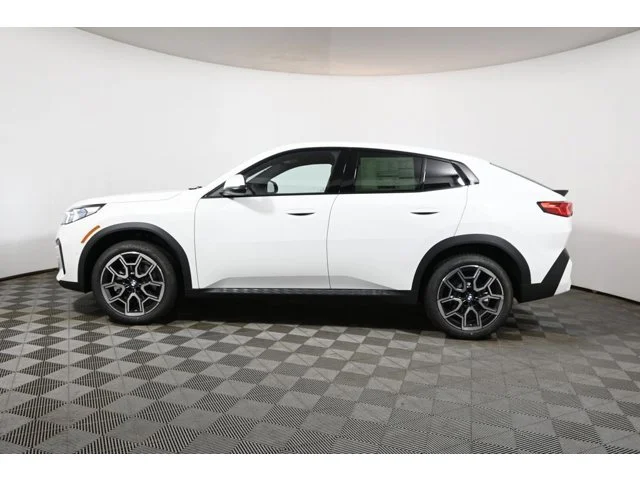 New 2026 Alpine White BMW xDrive28i image 2