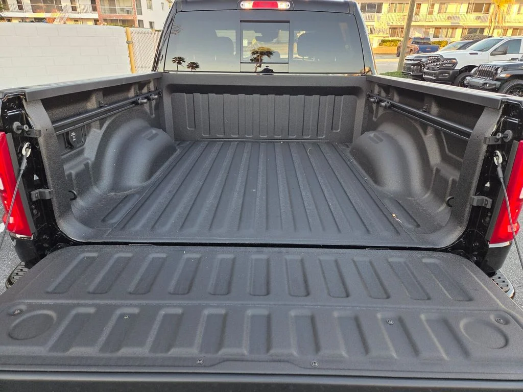 New 2026 Diamond Black Crystal Pearl-Coat Exterior Paint RAM Big Horn/Lone Star image 9