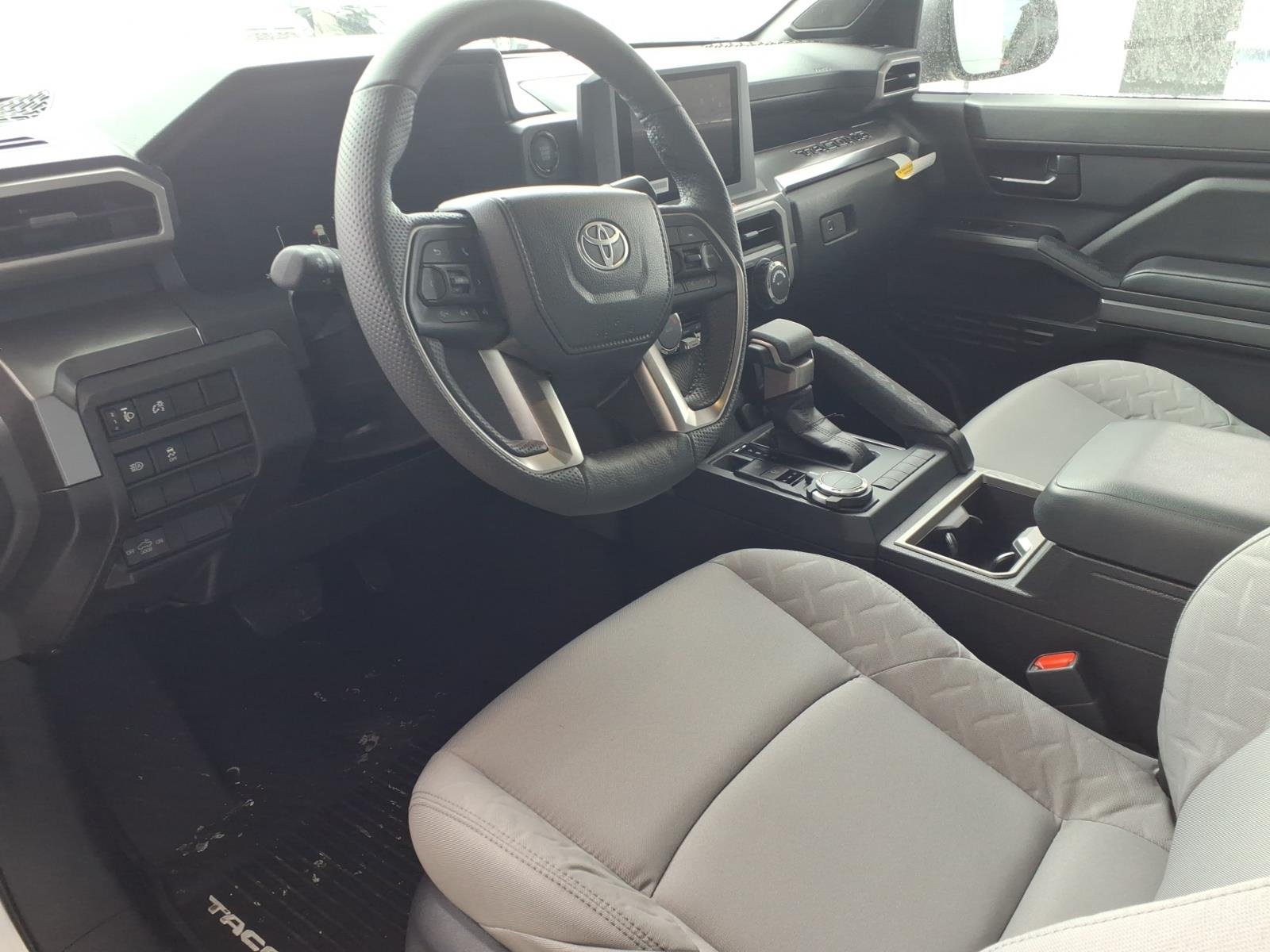 2026 Toyota Tacoma SR5 - Photo 9