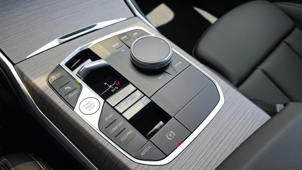 2026 BMW 3 Series 330i - Photo 19