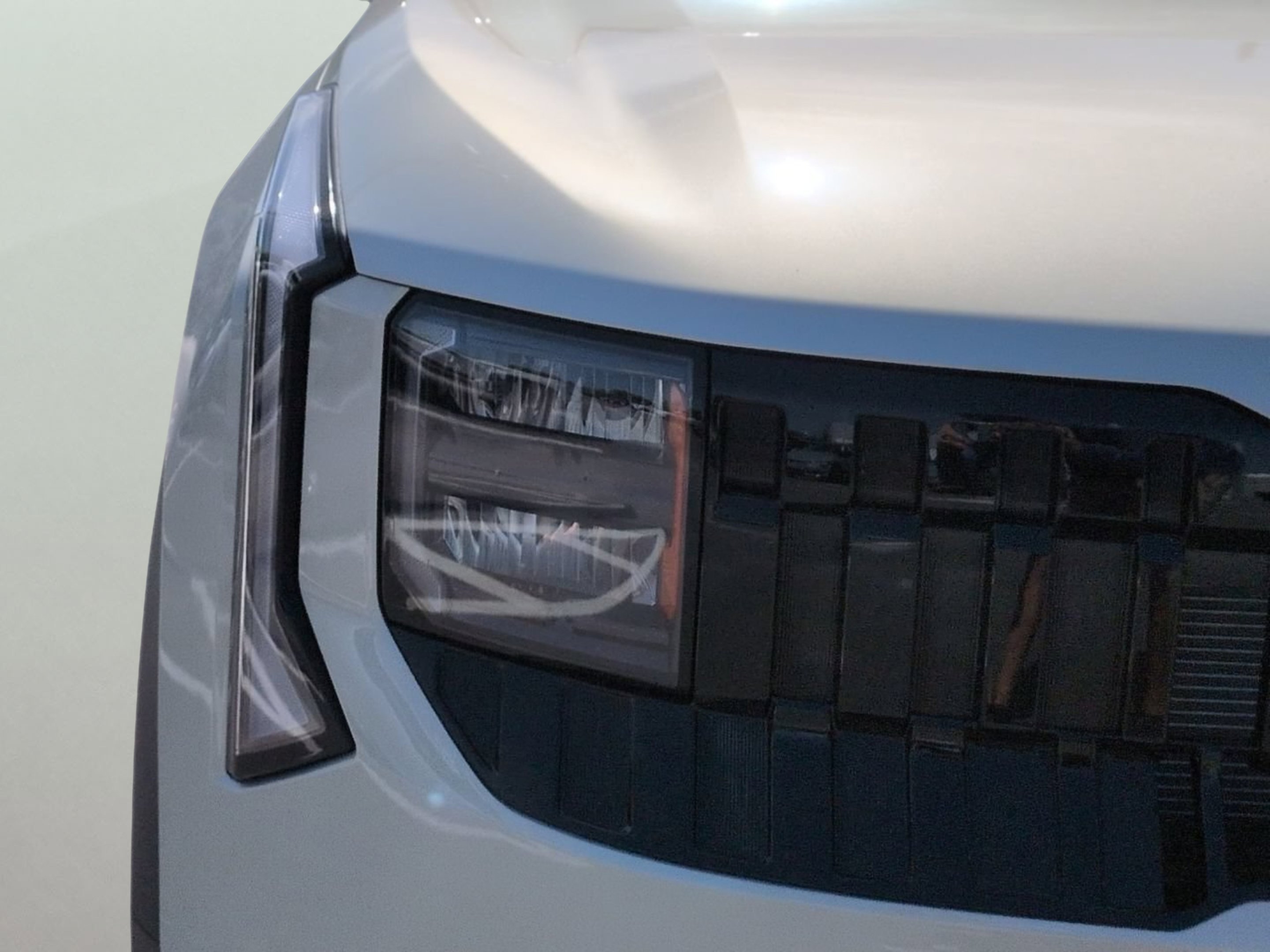 New 2027 Ivory Silver Kia S image 28