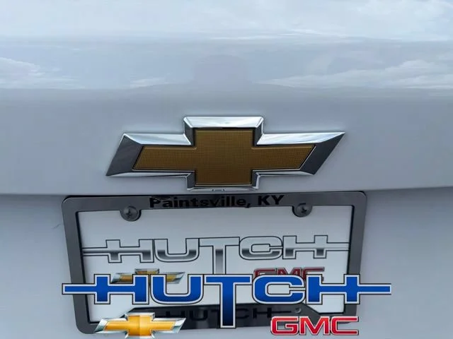 New 2027 Summit White Chevrolet LT image 14