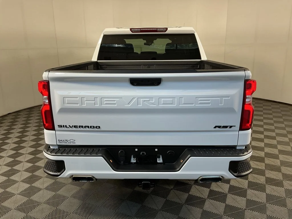 Used 2024 Summit White Chevrolet RST image 9