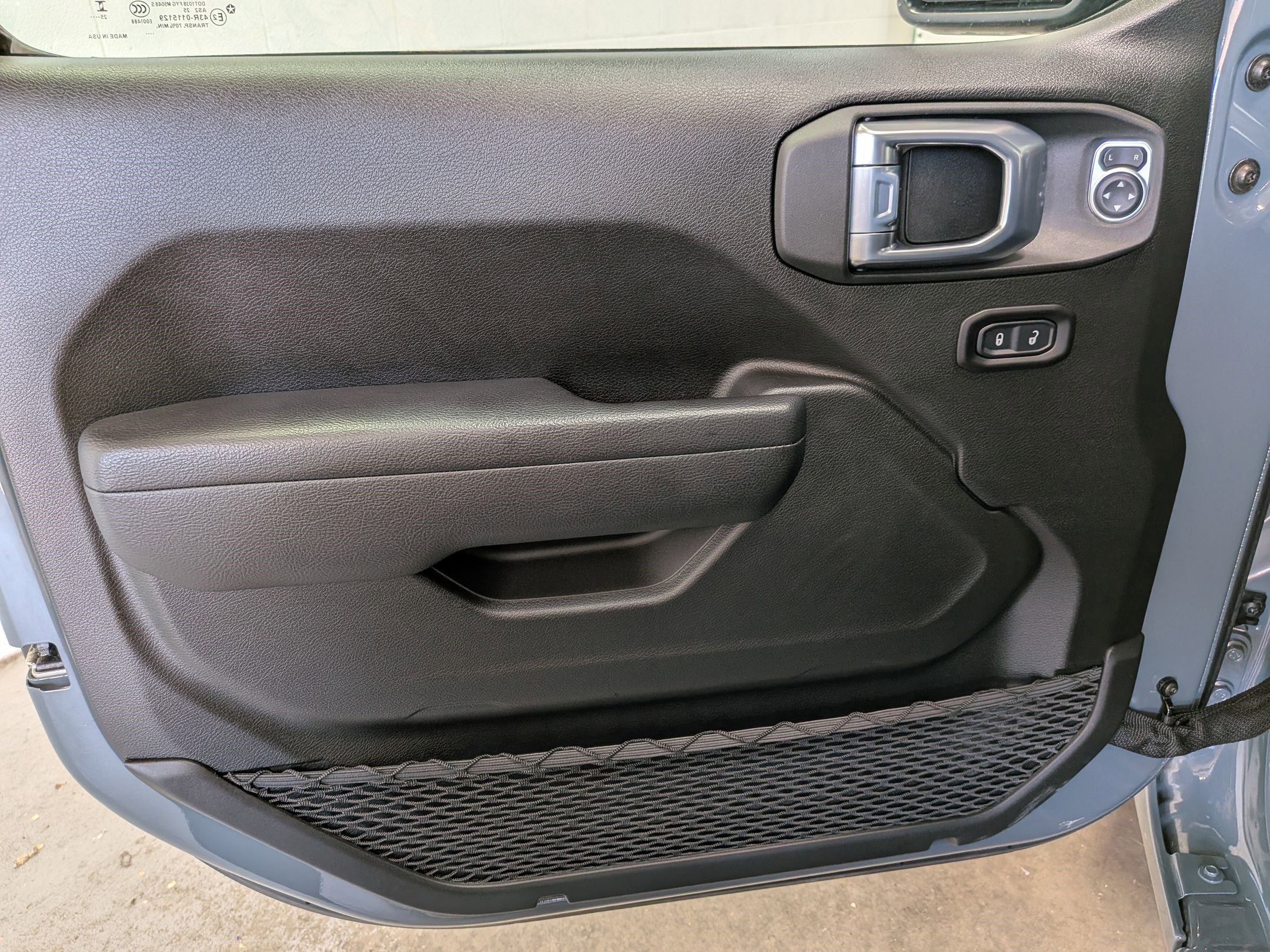 New 2026 Anvil Clear-Coat Exterior Paint Jeep Sport S image 13